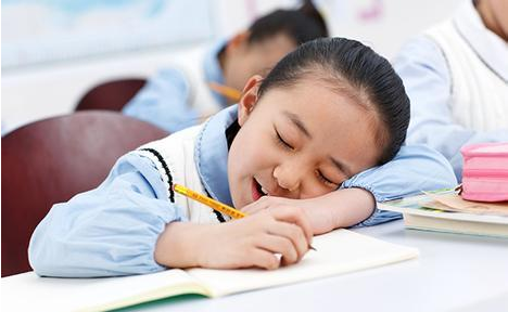 为了保证小学生睡眠多省实施8点之前不得上课