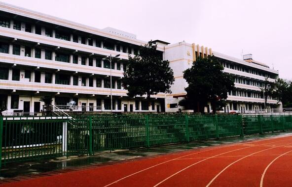 对于想报吉首一中的同学来说一定想知道吉首一中好不好,在全国中学